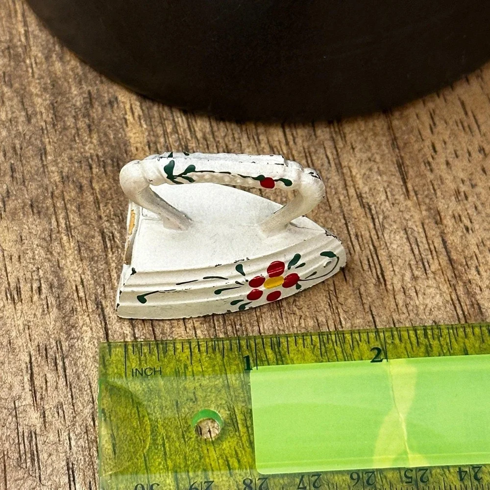 Vintage Hand Painted Amish Mini Flat Iron Salt‎ & Pepper Shakers (Single Shaker)